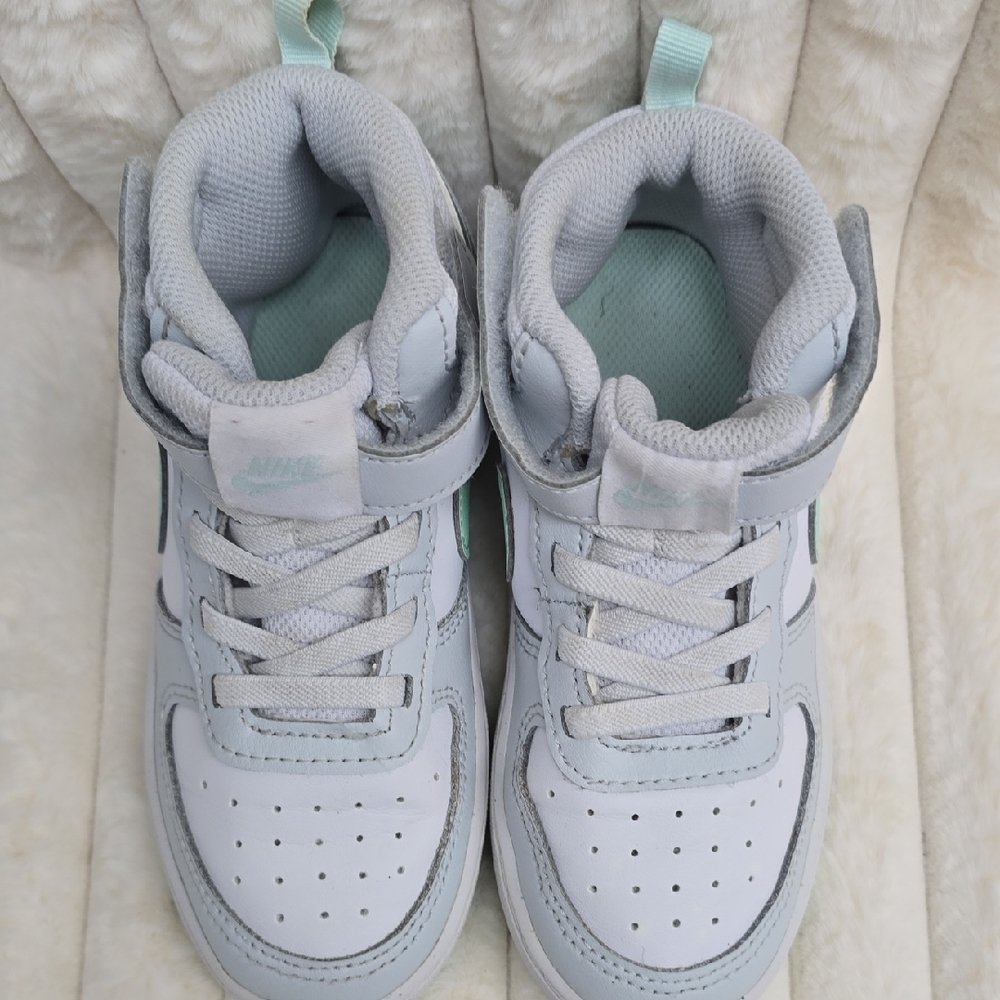 Nike Kids High-Top Sneakers in Light Gray and Mint